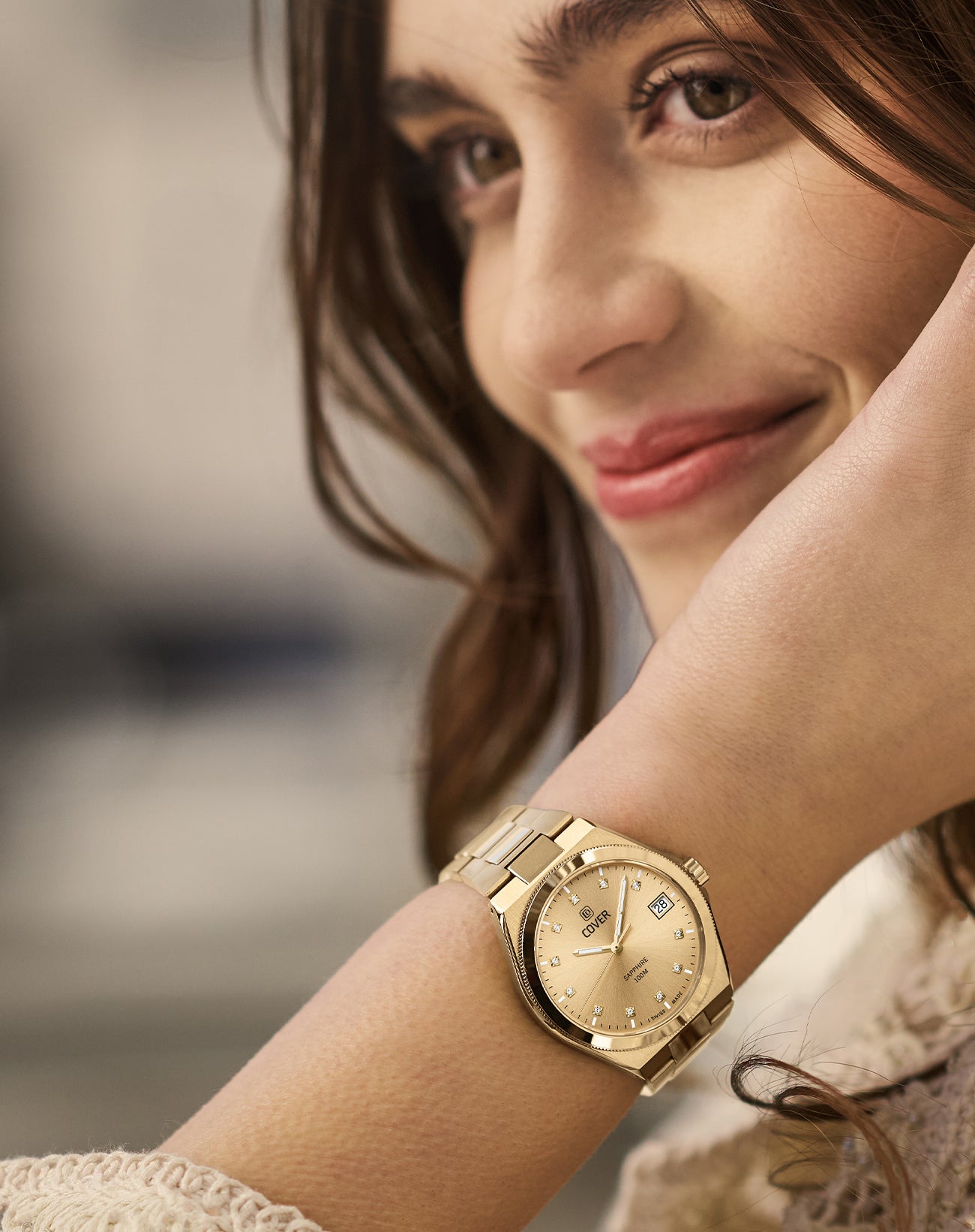 COVER Iconosteel Lady Full Gold Steel Watch on wrist, featuring a golden sunray dial and full gold stainless steel bracelet